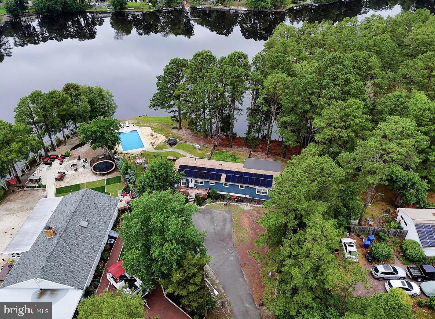 6 SHORE CIRCLE