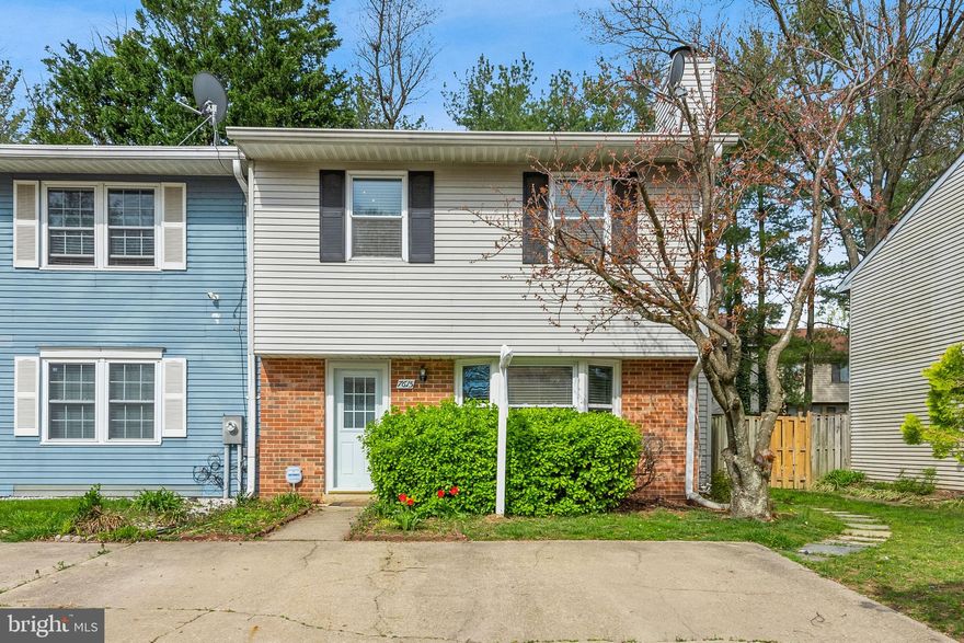 NICE 3 BDRM 1 1/2 BA TOWNHOME IN SUPER LOCATION...CLOSE TO I-95, ICC, RTE 29, BELTWAY...MINUTES TO MARC TRAIN, METRO, SHOPPING AND RESTAURANTS.  BEAUTIFUL HARDWOOD FLOORS.  FIREPLACE IN LIVING ROOM. SLIDING DOORS TO WOODEN DECK PLATFORM OFF KITCHEN LEADING TO PRIVACY -FENCED BACKYARD. FAIRLAND AQUATIC CENTER, ICE HOUSE, TENNIS BUBBLE, BASEBALL FIELDS, BIKE AND WALKING PATHS, ETC, ARE WITHIN MINUTES FROM THIS HOME!