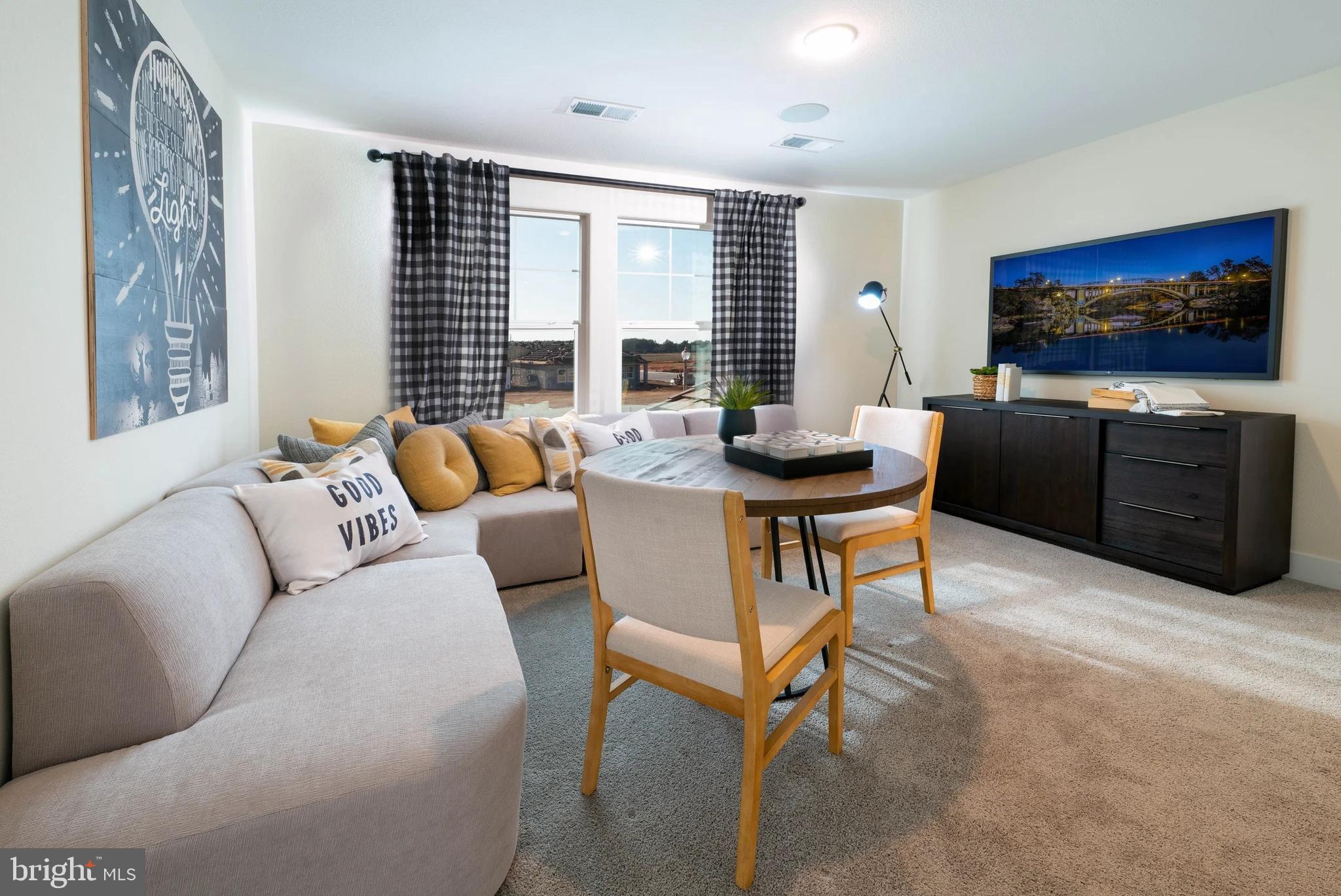 HUNTWELL WEST - Residential