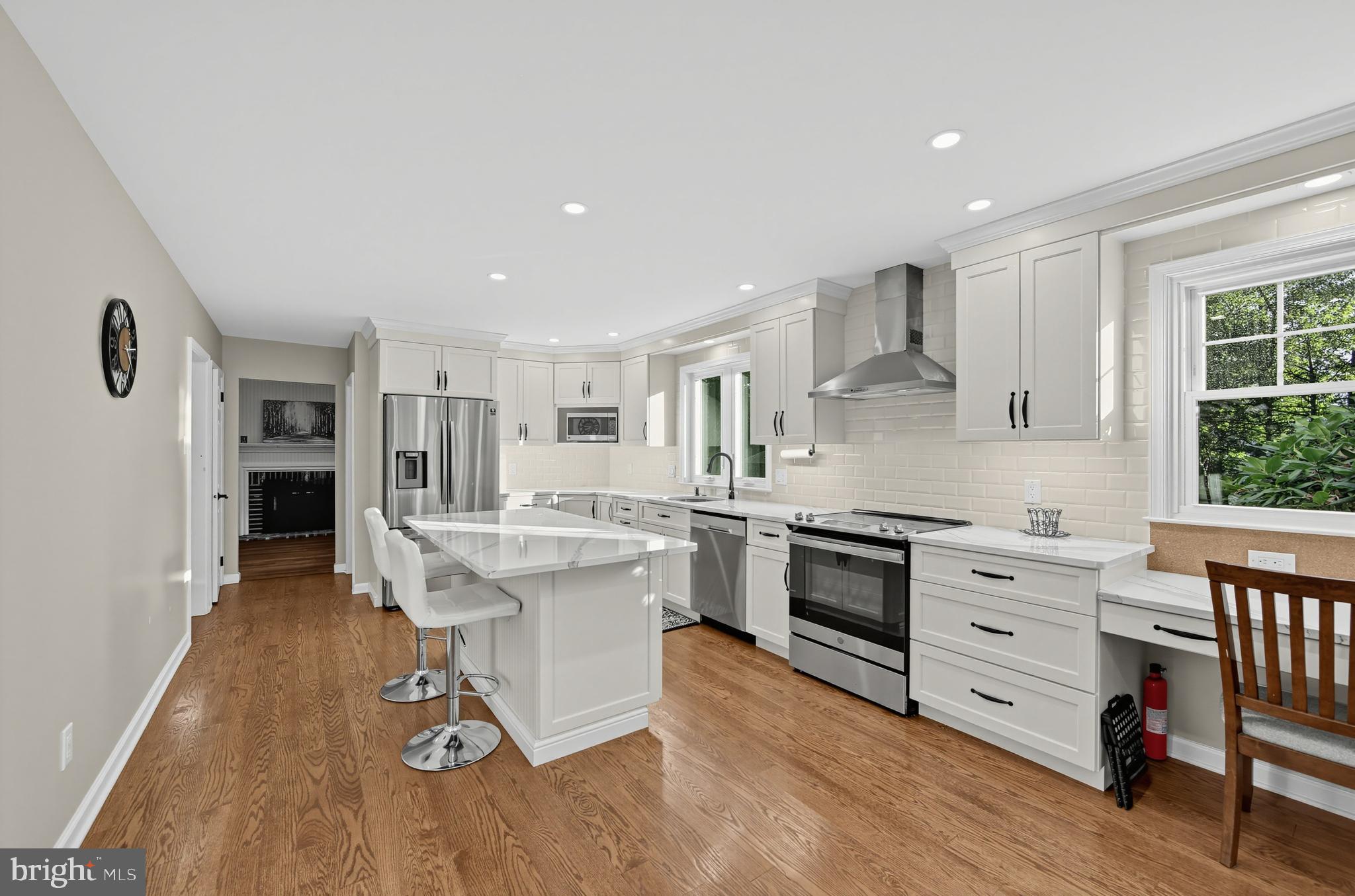 6 FOREST WAY