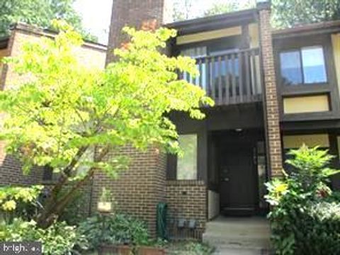 Photo of 2173 Glencourse Lane, RESTON, VA 20191 (MLS # VAFX2305644)