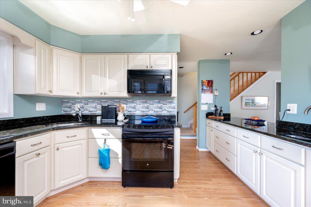 8348 BAY CREST COURT
