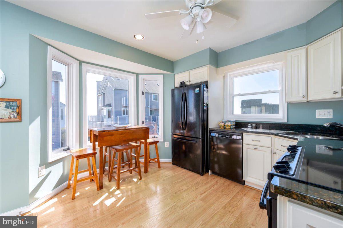 8348 BAY CREST COURT
