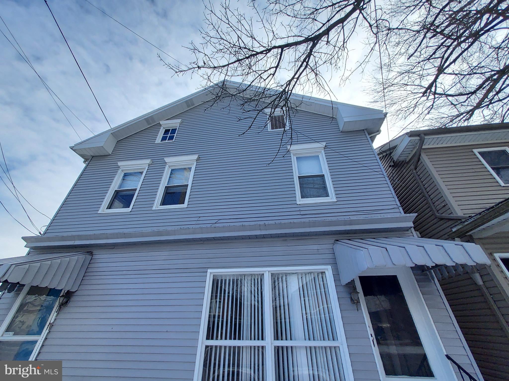 213 B LINCOLN WAY W