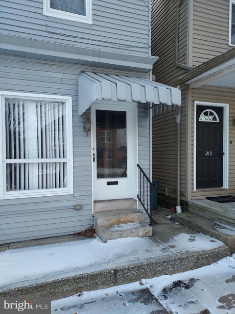 Condo For Rent - 213 B Lincoln Way W Way<br/> Adams County, NEW OXFORD, PA 17350