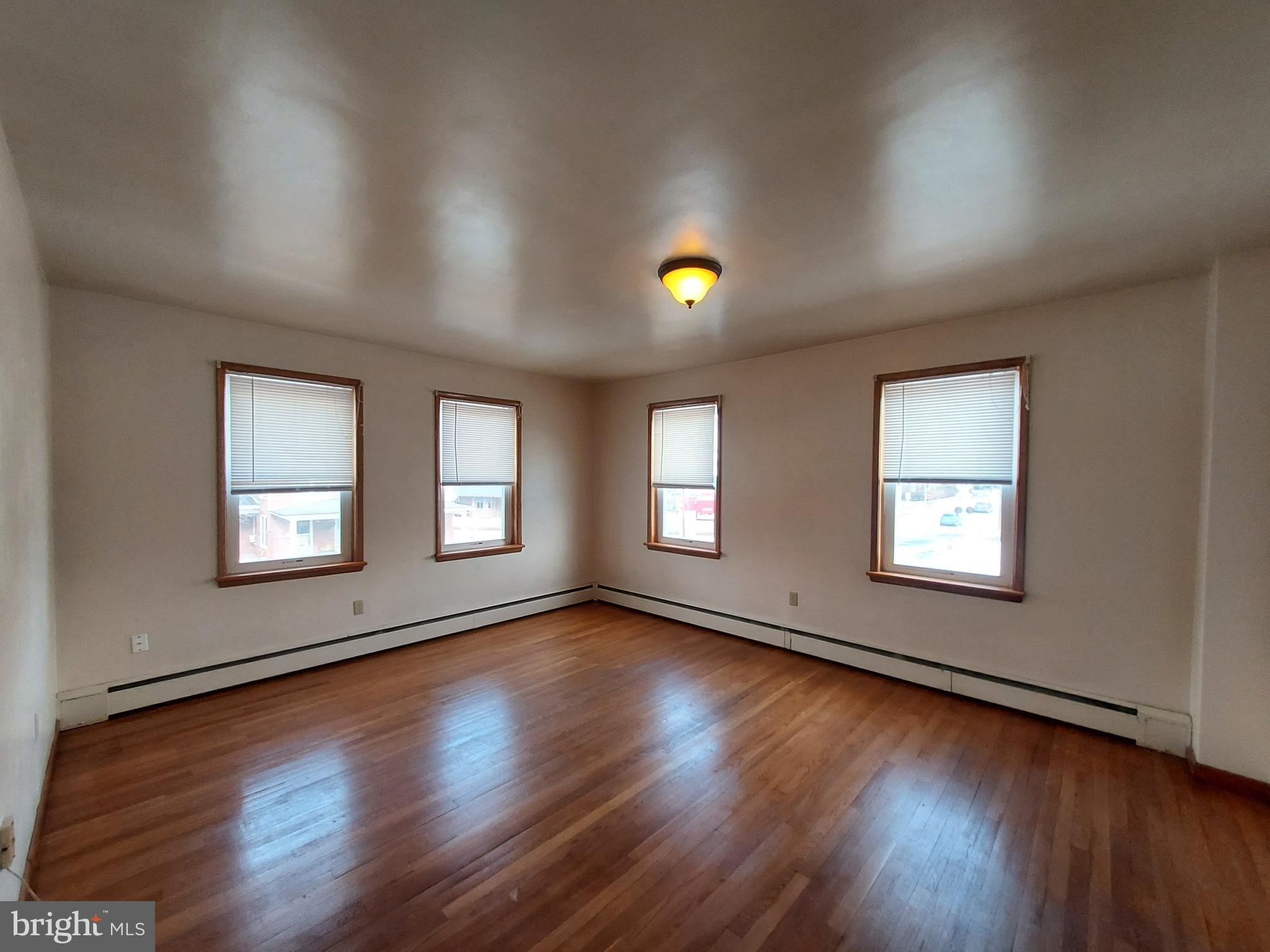213 B LINCOLN WAY W