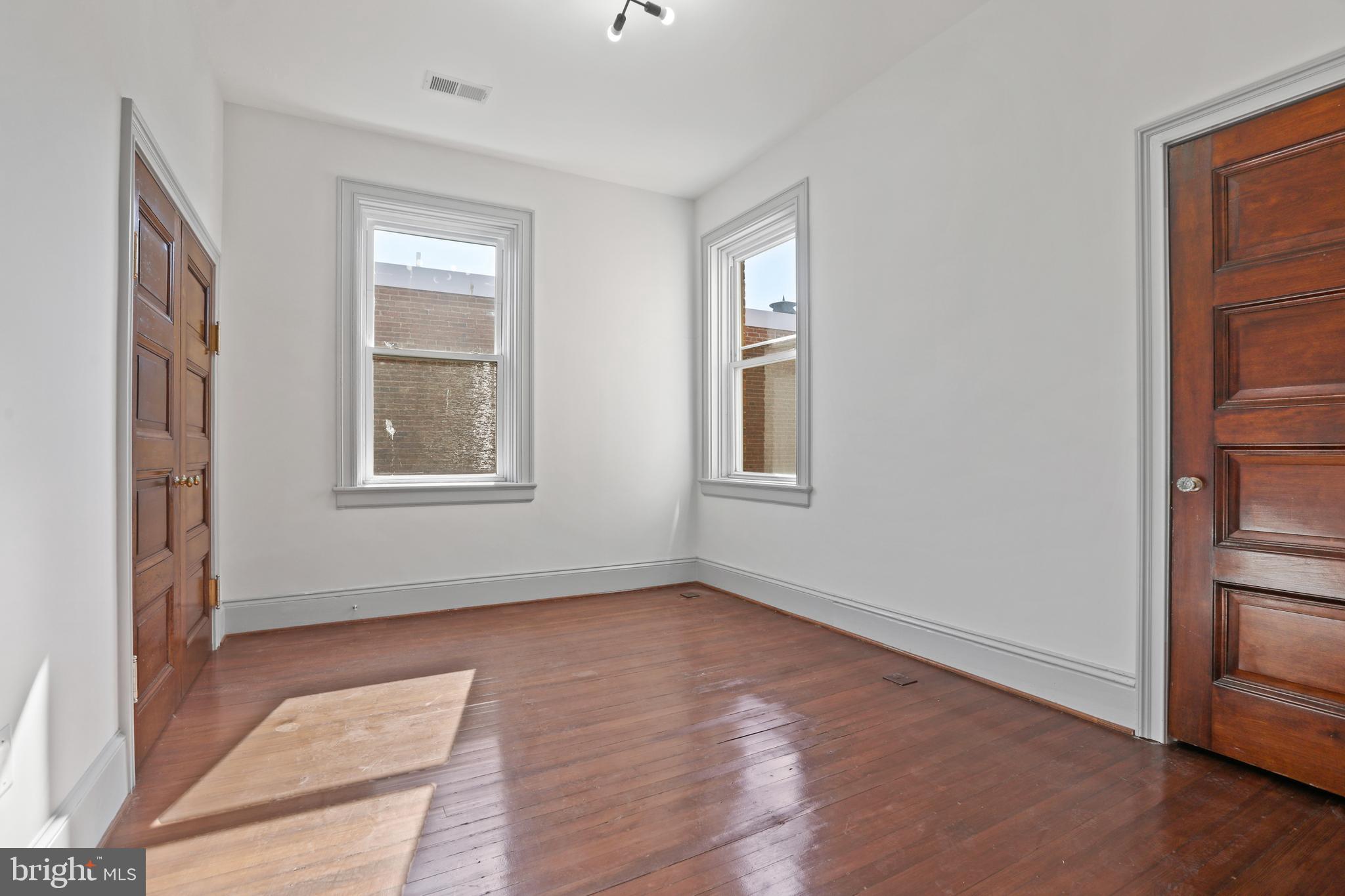 MOUNT VERNON PLACE HISTORIC DISTRICT - Residential Lease