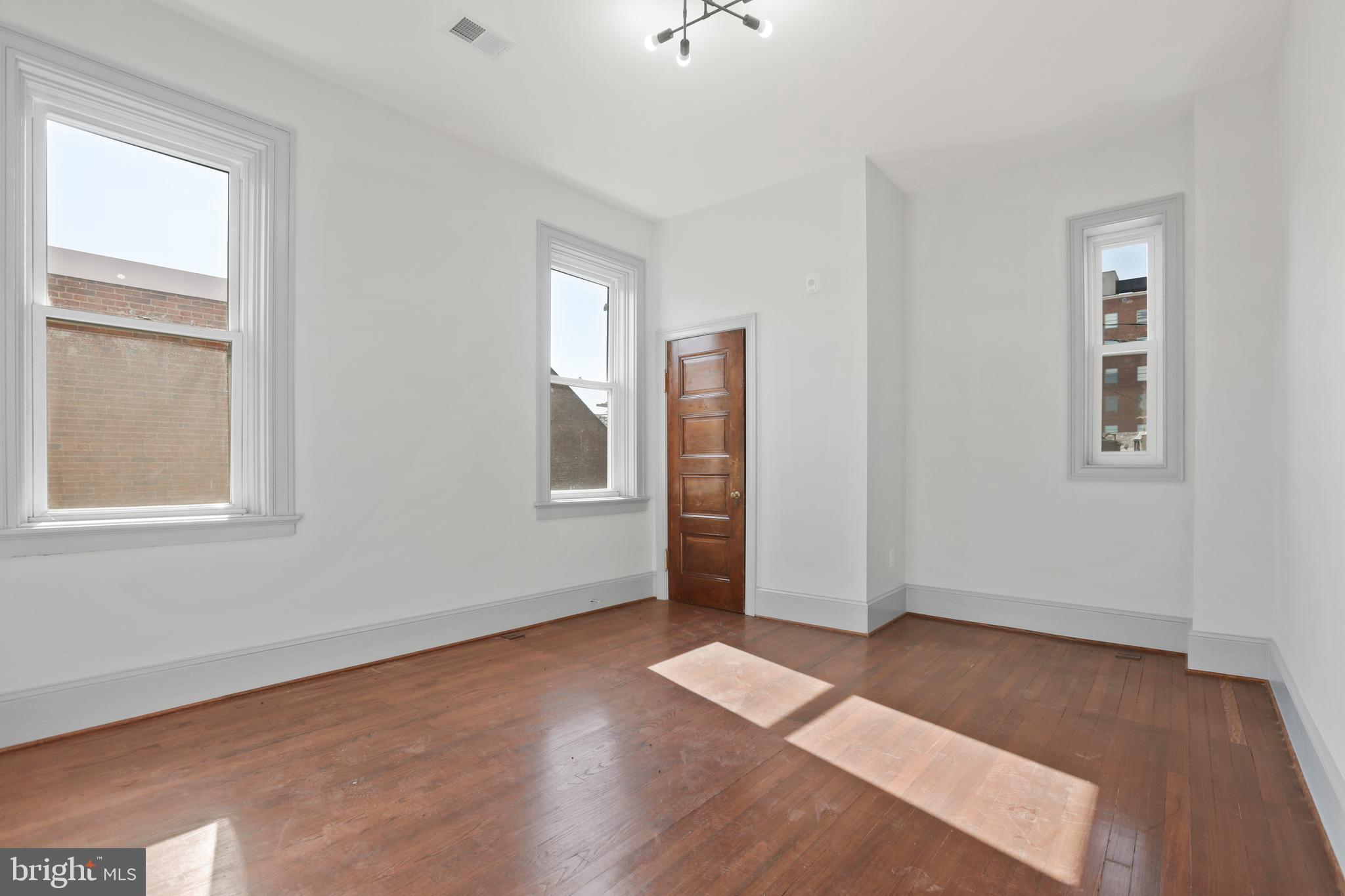 MOUNT VERNON PLACE HISTORIC DISTRICT - Residential Lease