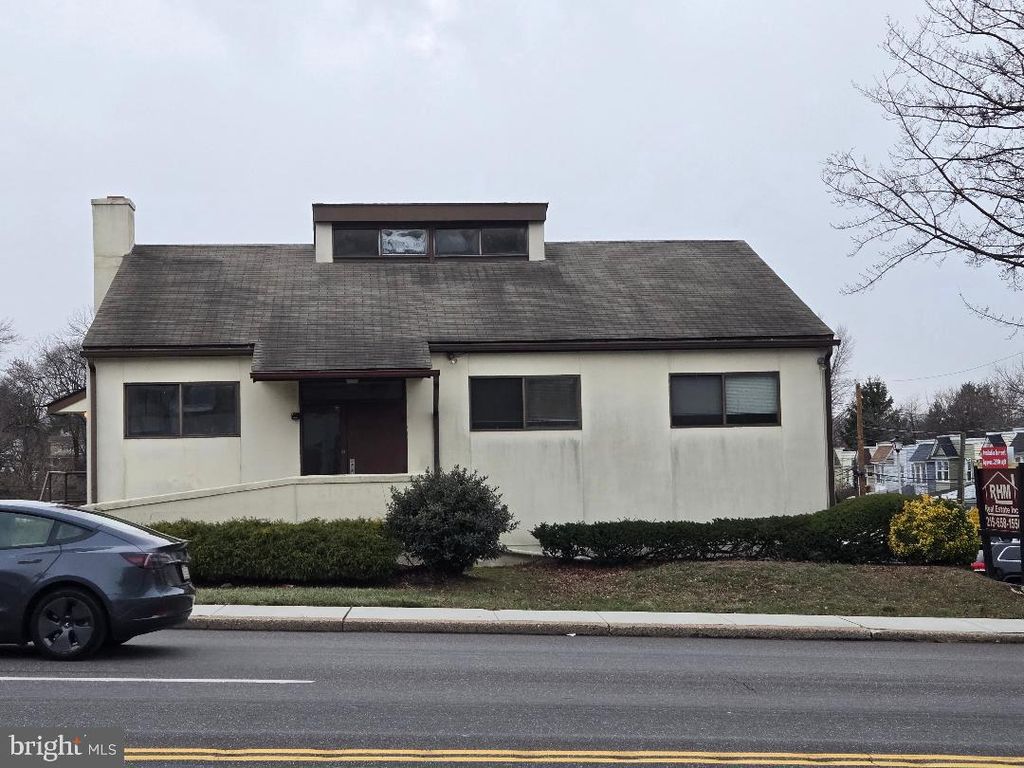 Photo of 42 N York Road, WILLOW GROVE, PA 19090 (MLS # PAMC2128116)