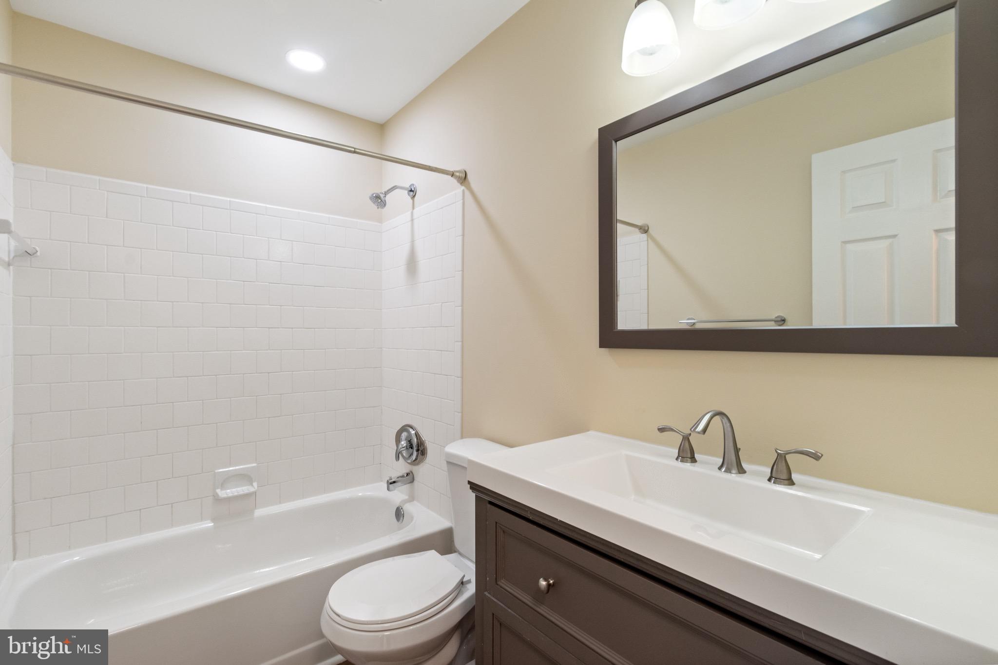 CASTLE HARBOUR CONDO - Residential