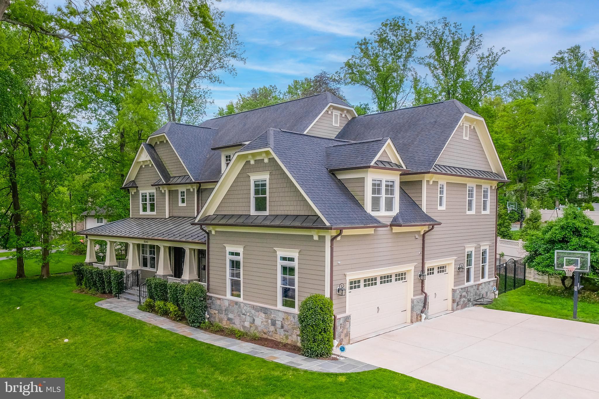 LUXMANOR - Residential