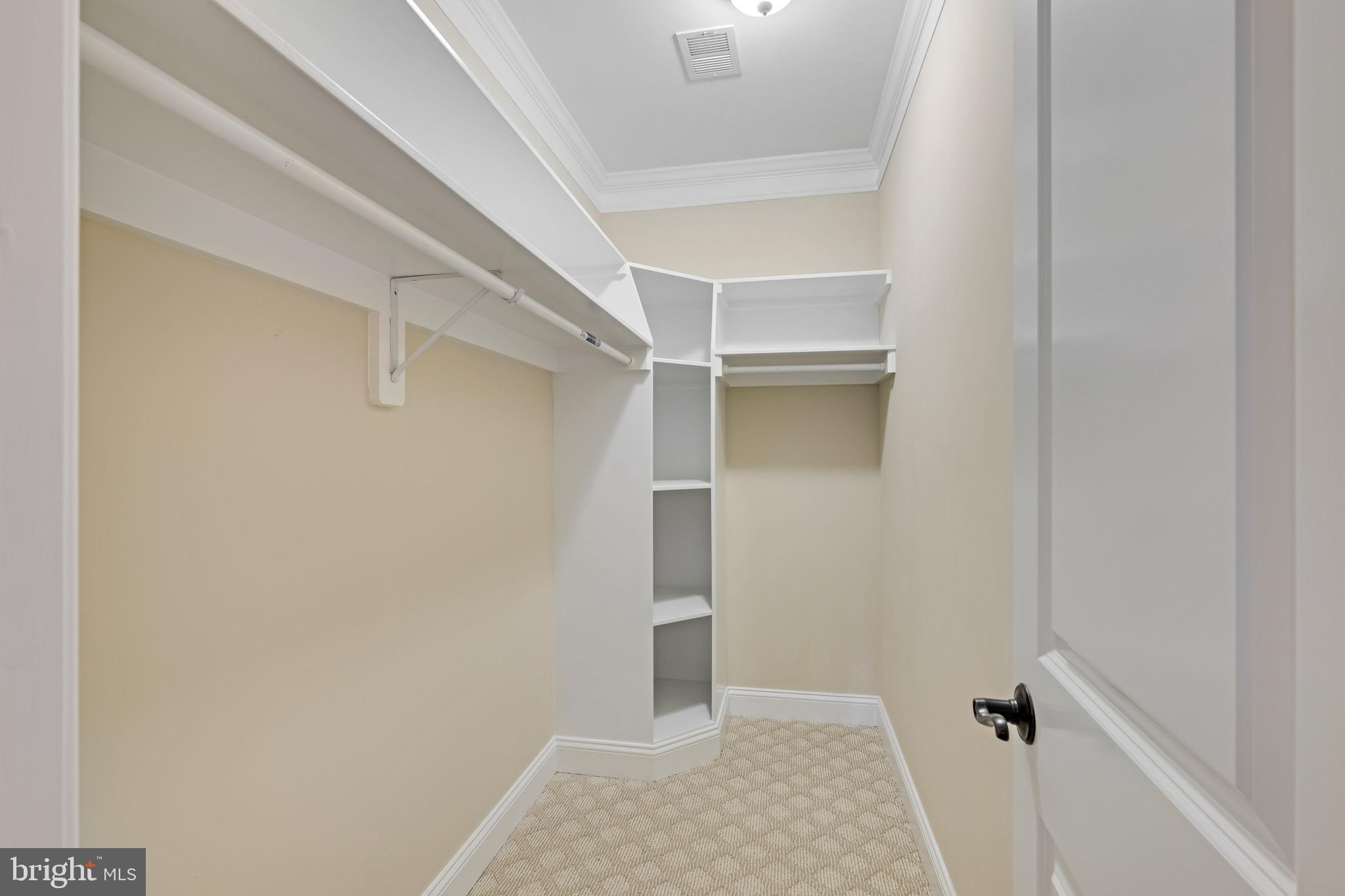 LUXMANOR - Residential