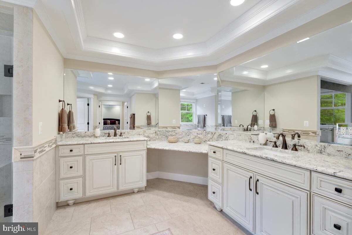 LUXMANOR - Residential