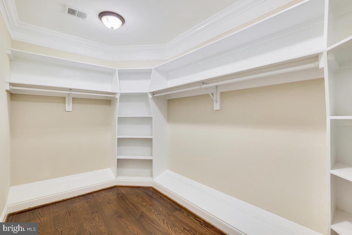 LUXMANOR - Residential