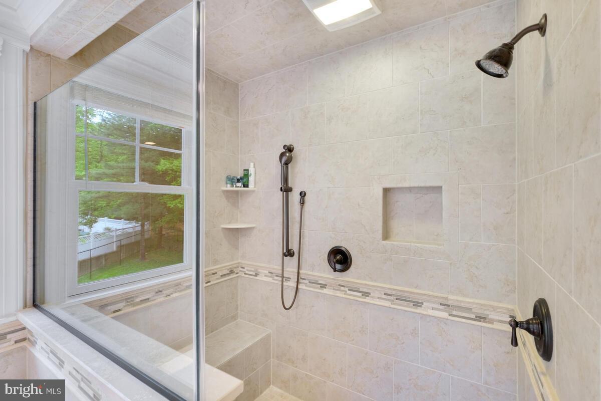 LUXMANOR - Residential