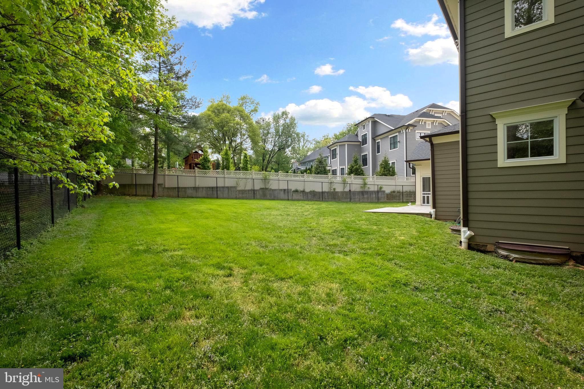 LUXMANOR - Residential