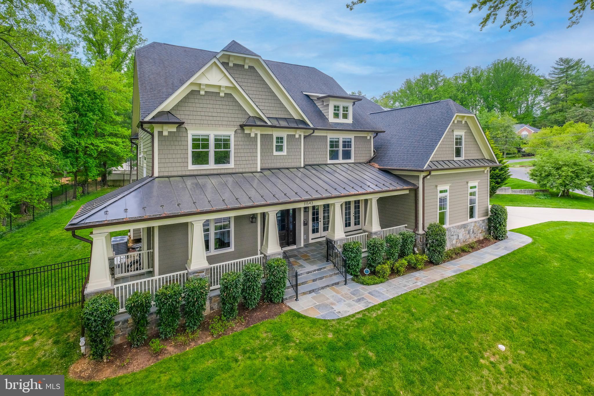 LUXMANOR - Residential