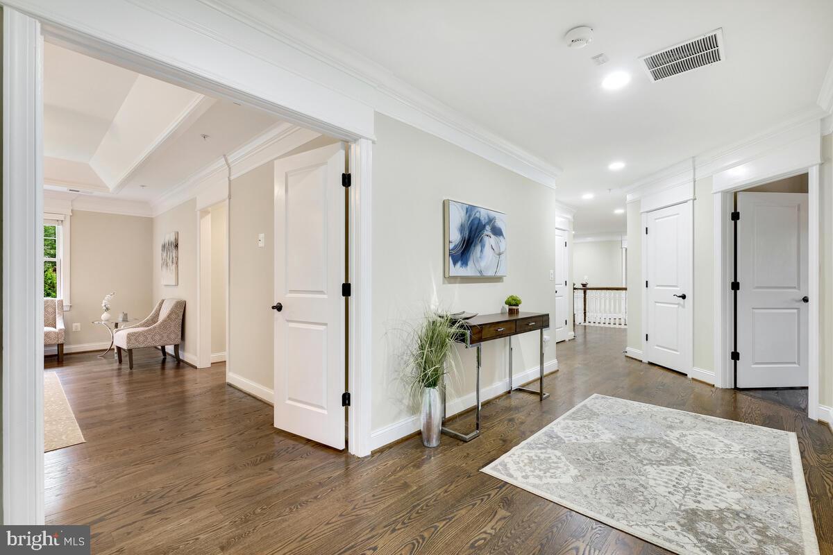 LUXMANOR - Residential