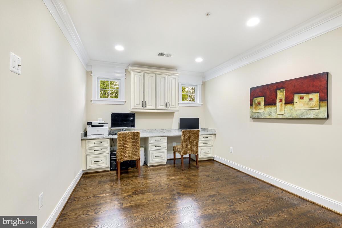 LUXMANOR - Residential