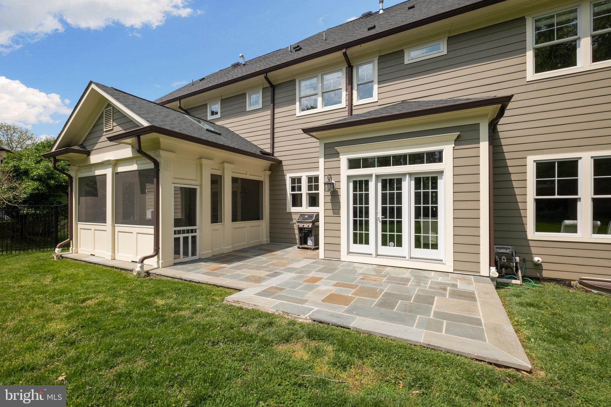 LUXMANOR - Residential