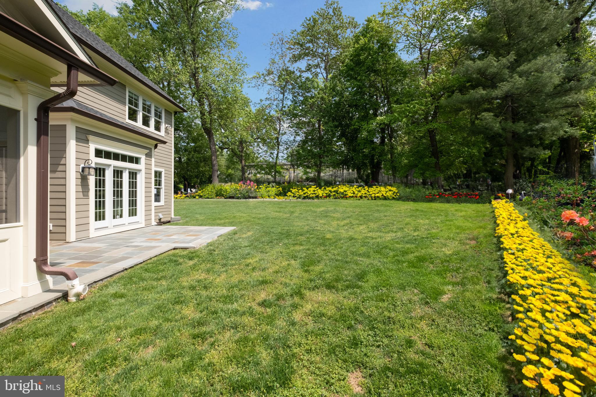 LUXMANOR - Residential