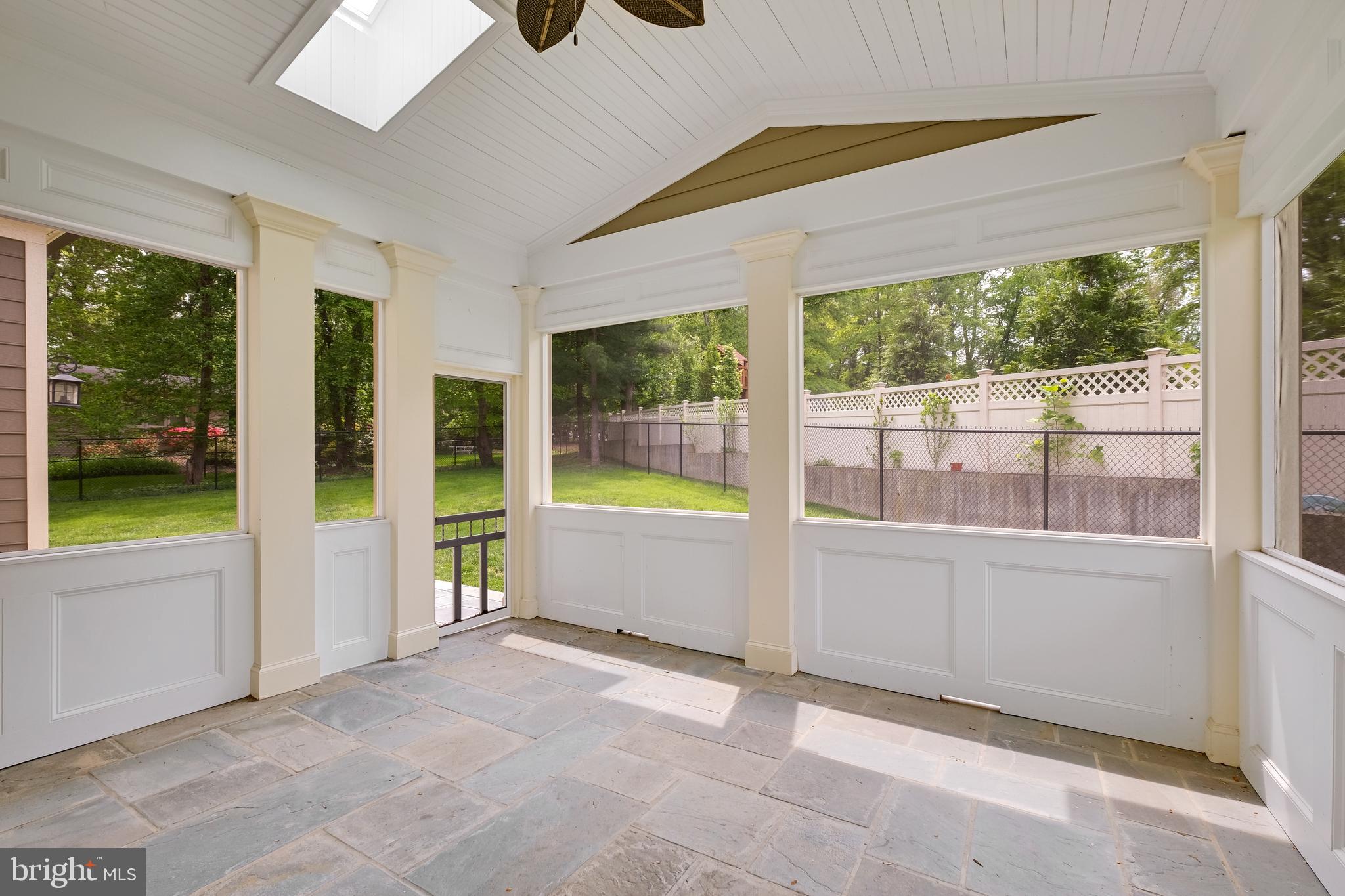 LUXMANOR - Residential