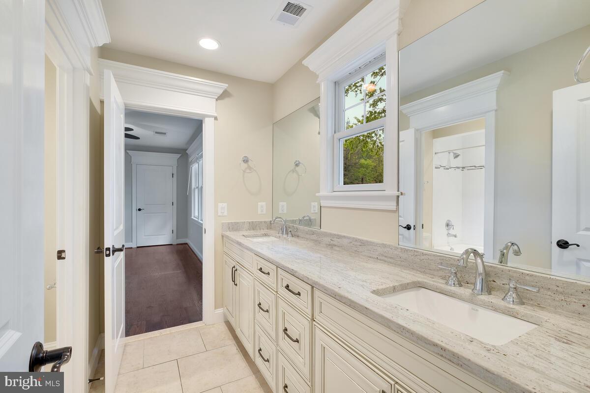 LUXMANOR - Residential