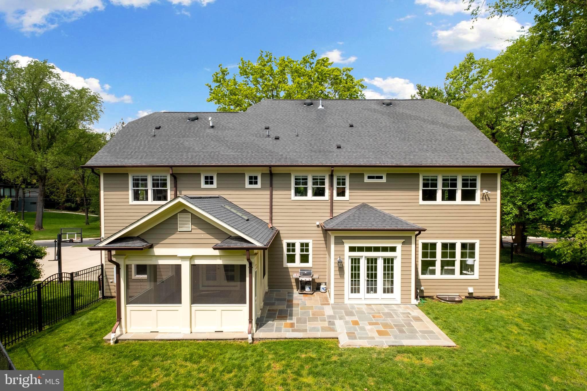 LUXMANOR - Residential