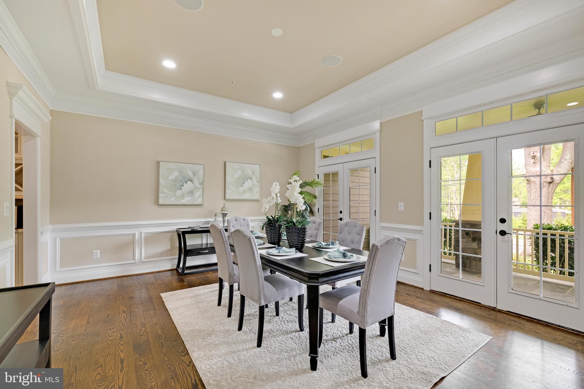 LUXMANOR - Residential