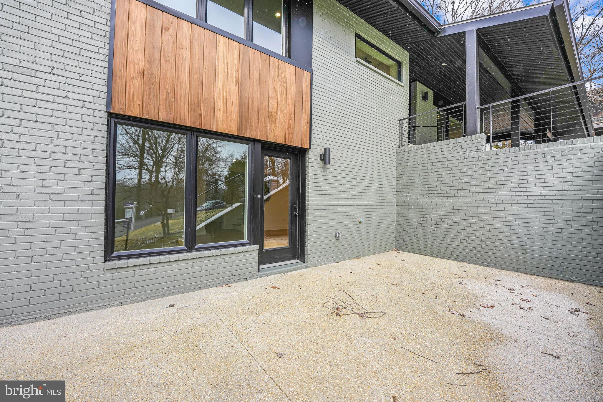 LAKE BARCROFT - Residential