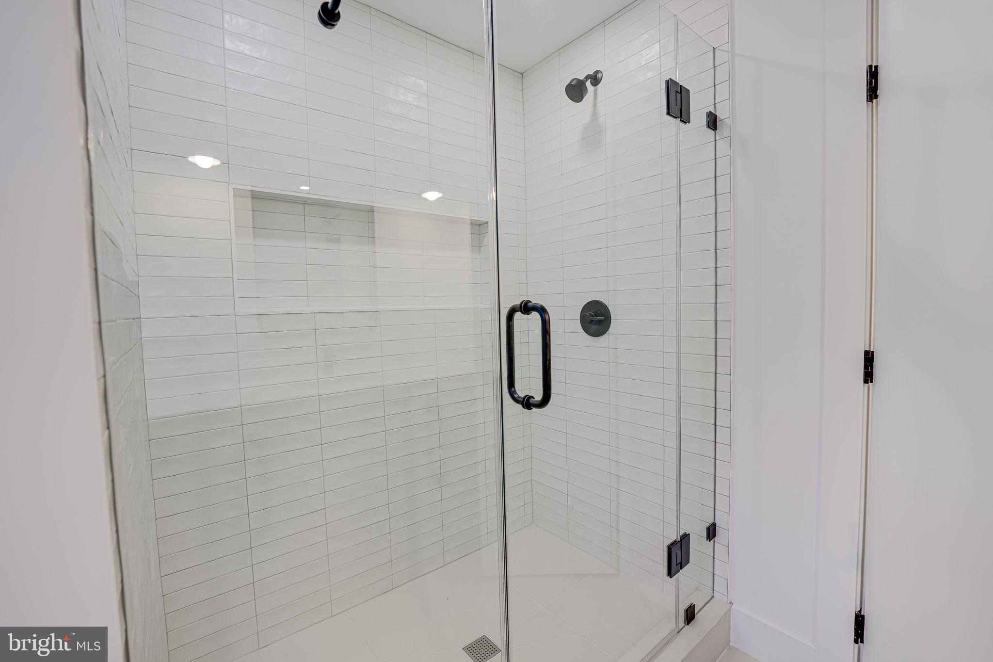 LAKE BARCROFT - Residential