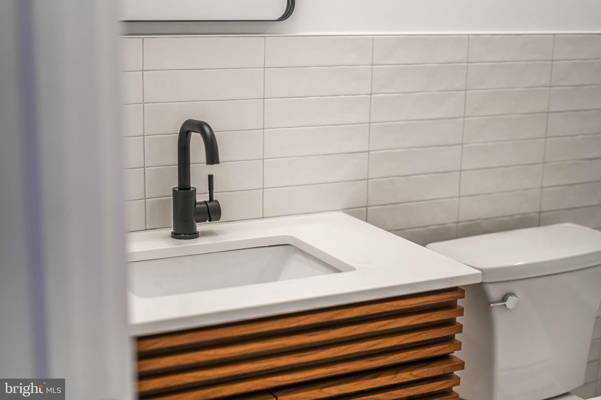 LAKE BARCROFT - Residential