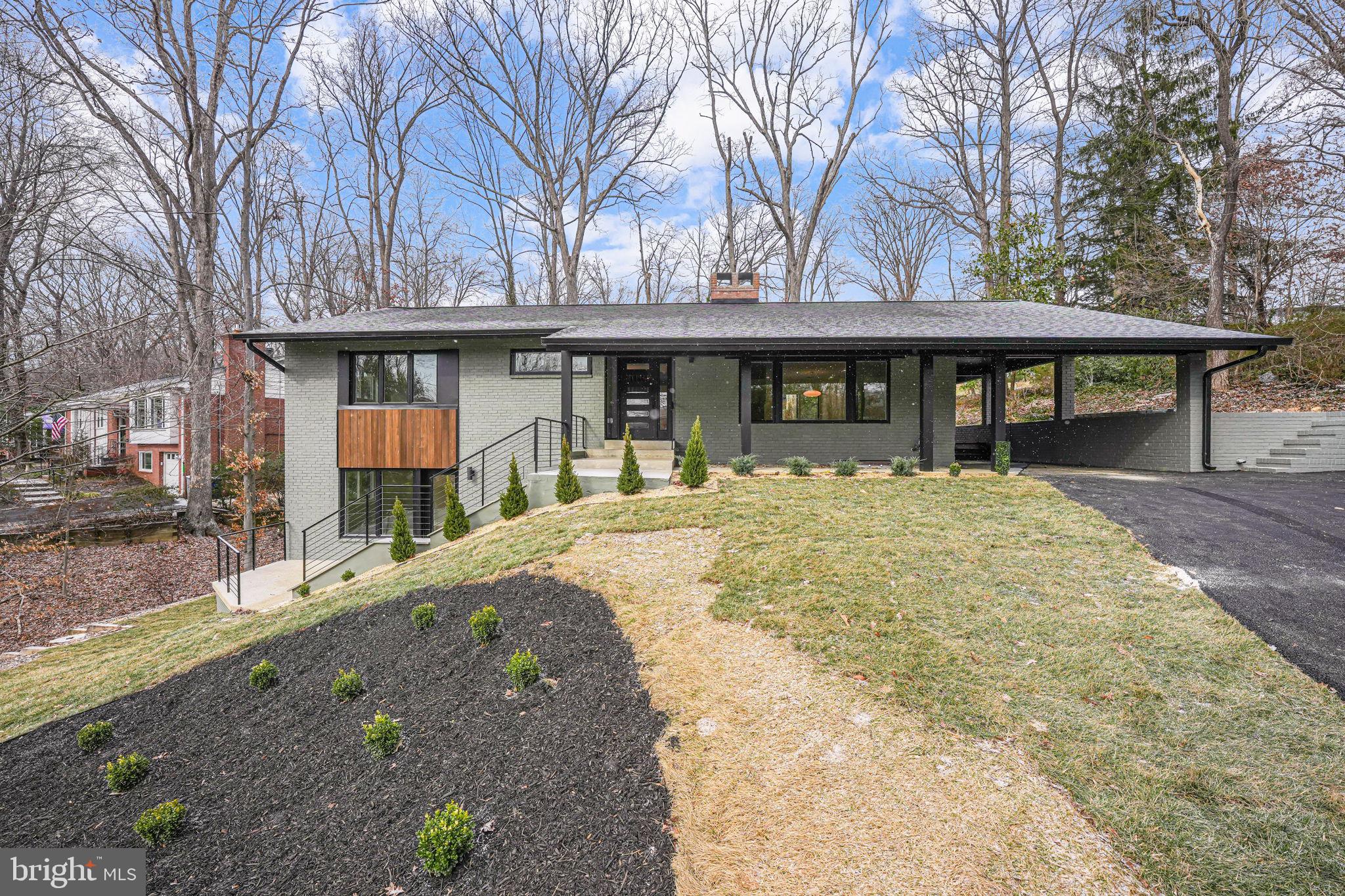 LAKE BARCROFT - Residential