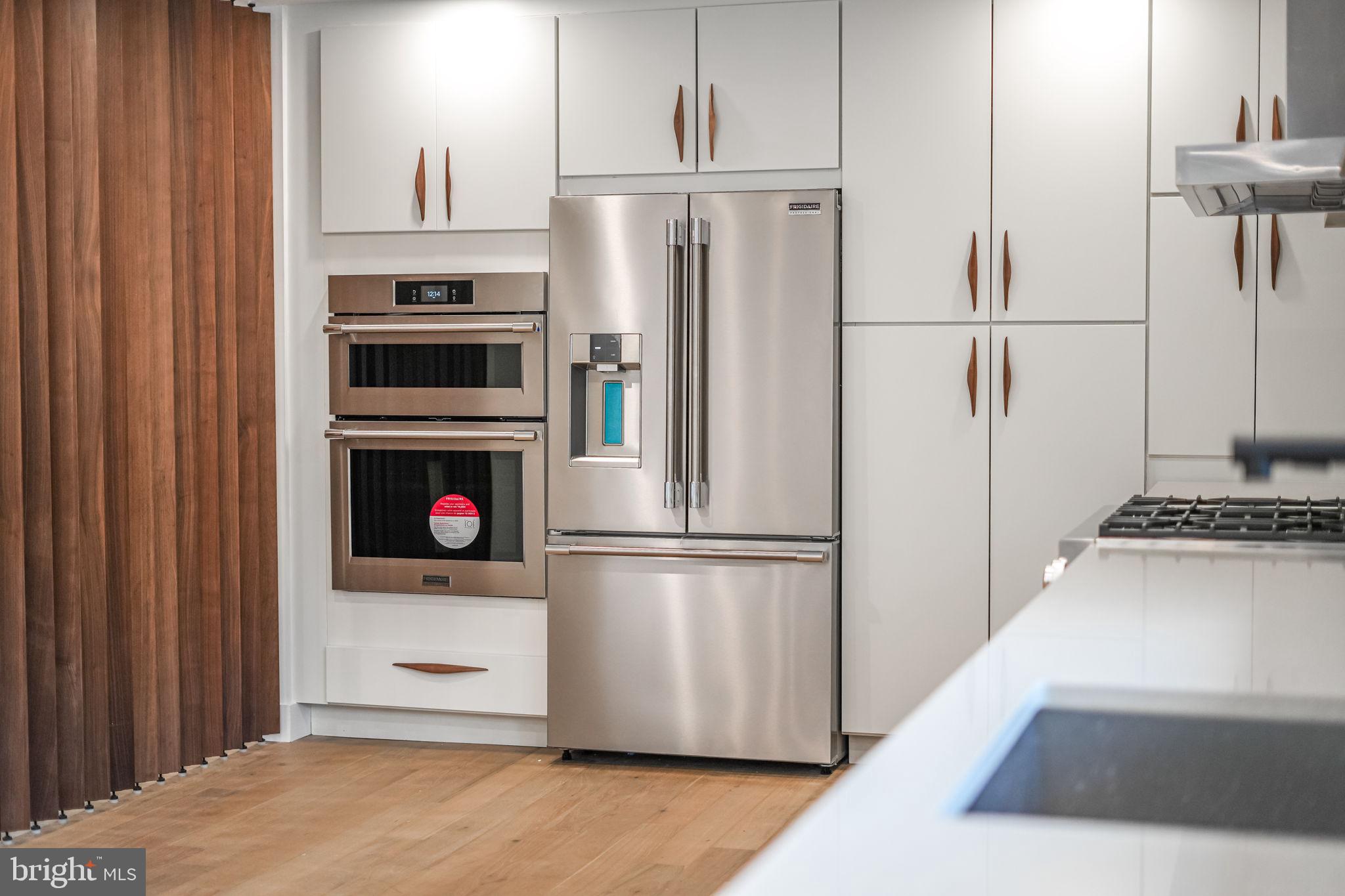 LAKE BARCROFT - Residential