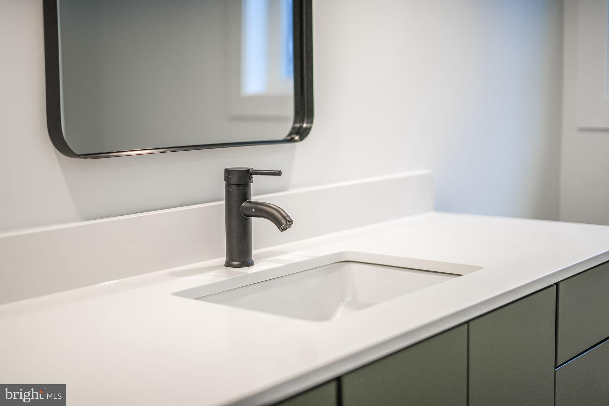 LAKE BARCROFT - Residential