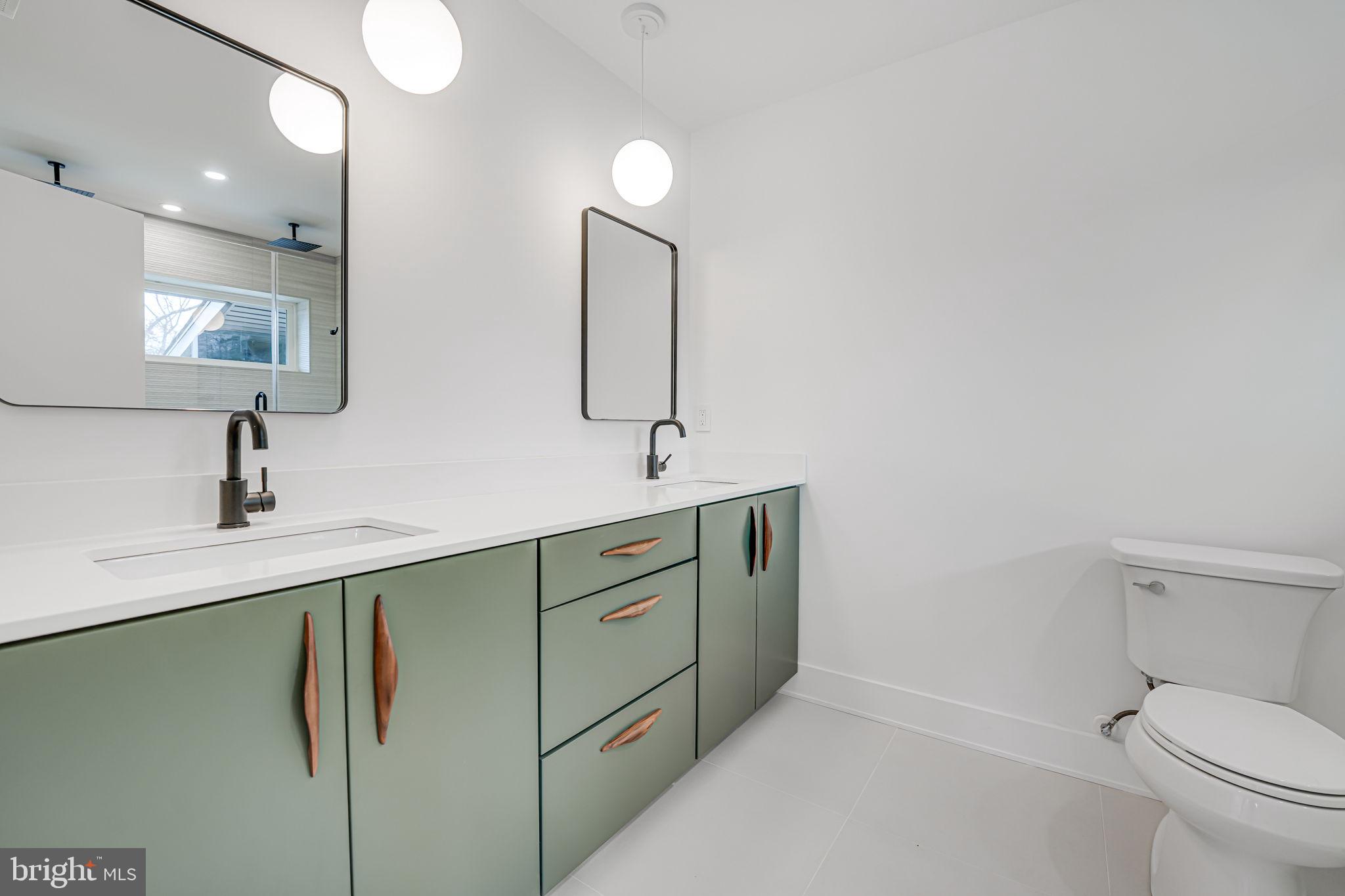 LAKE BARCROFT - Residential