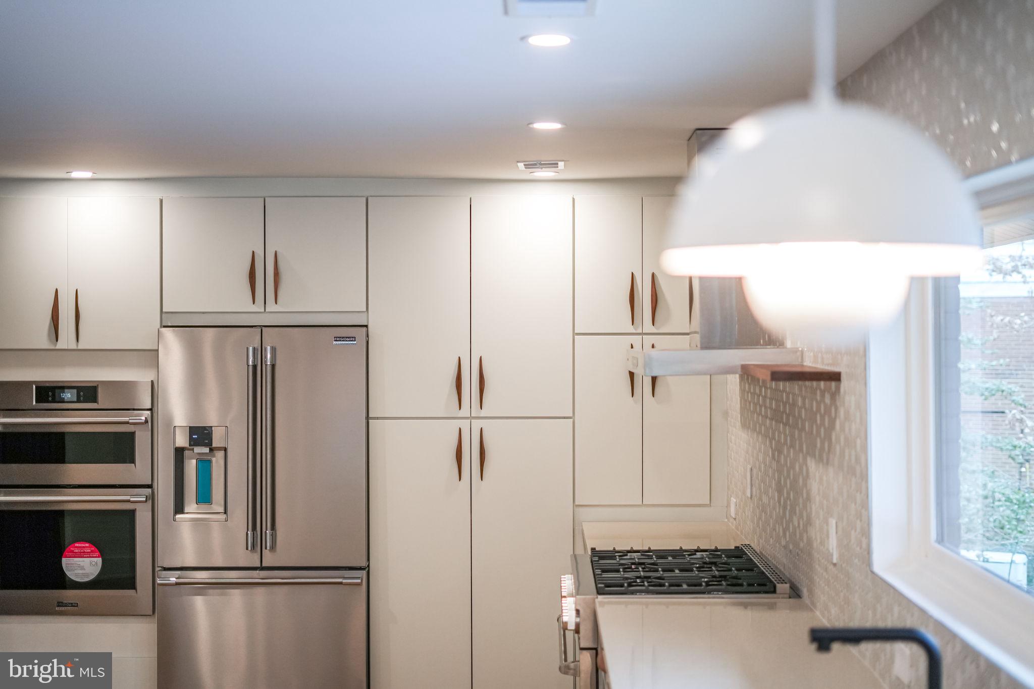 LAKE BARCROFT - Residential