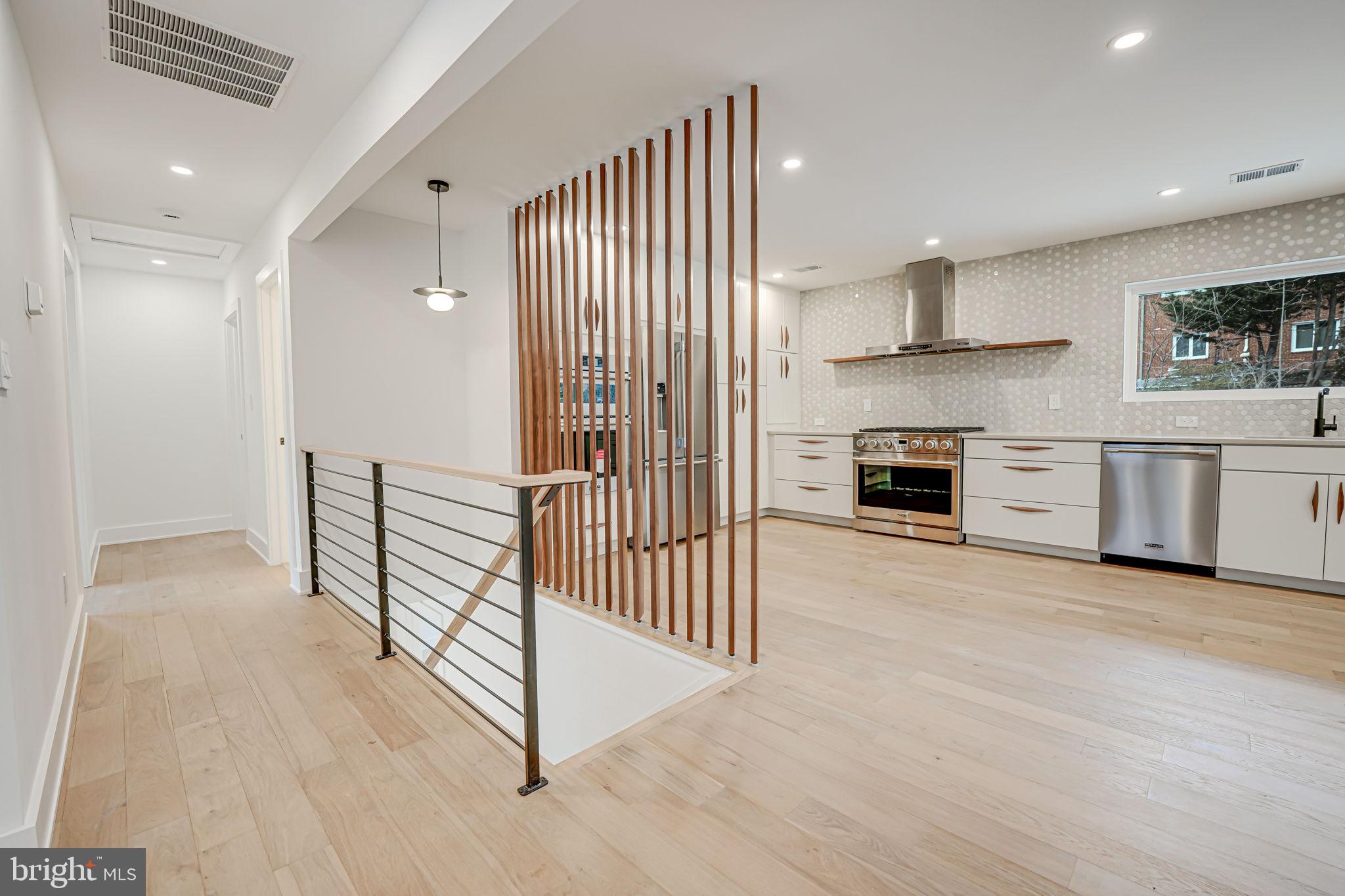 LAKE BARCROFT - Residential