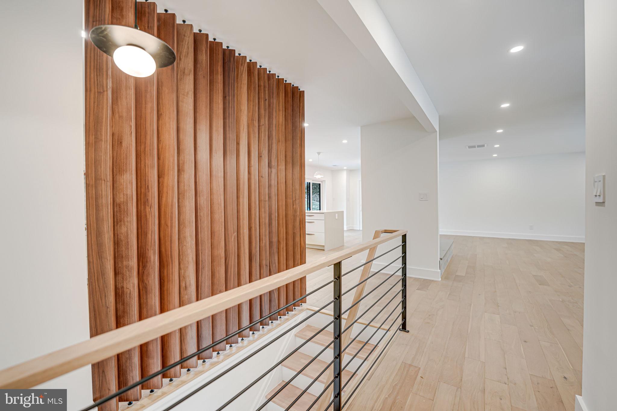 LAKE BARCROFT - Residential