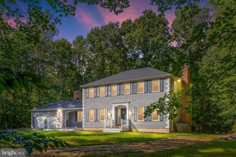 4910 STONEHURST DRIVE WOODBRIDGE VA 22192