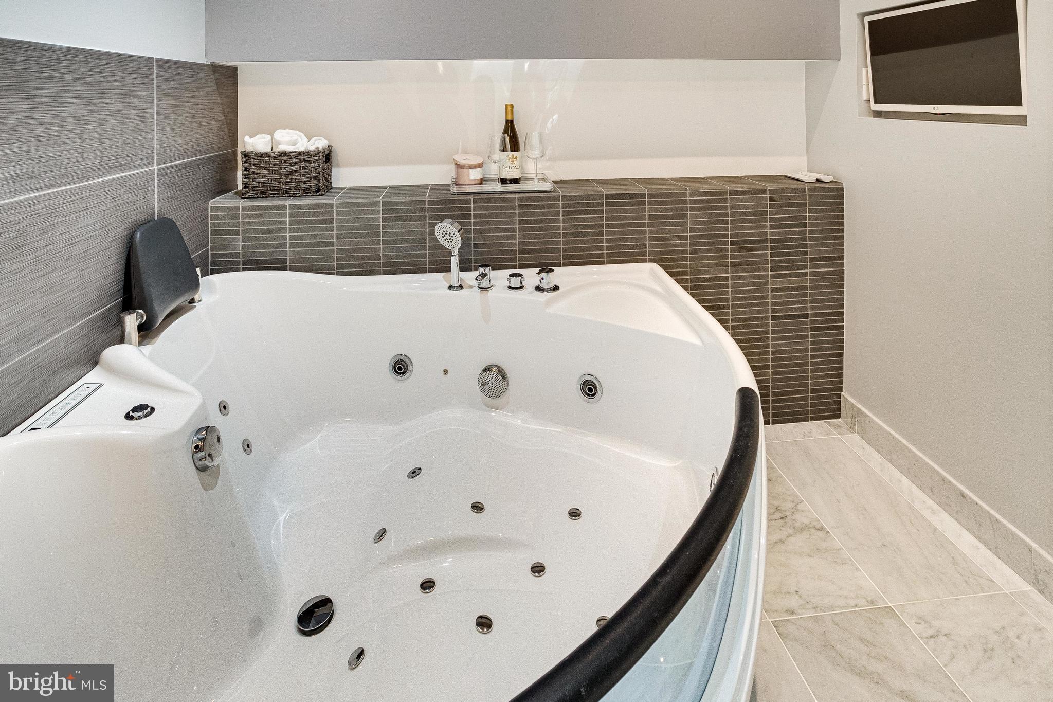 NAPLES MANOR - Residential