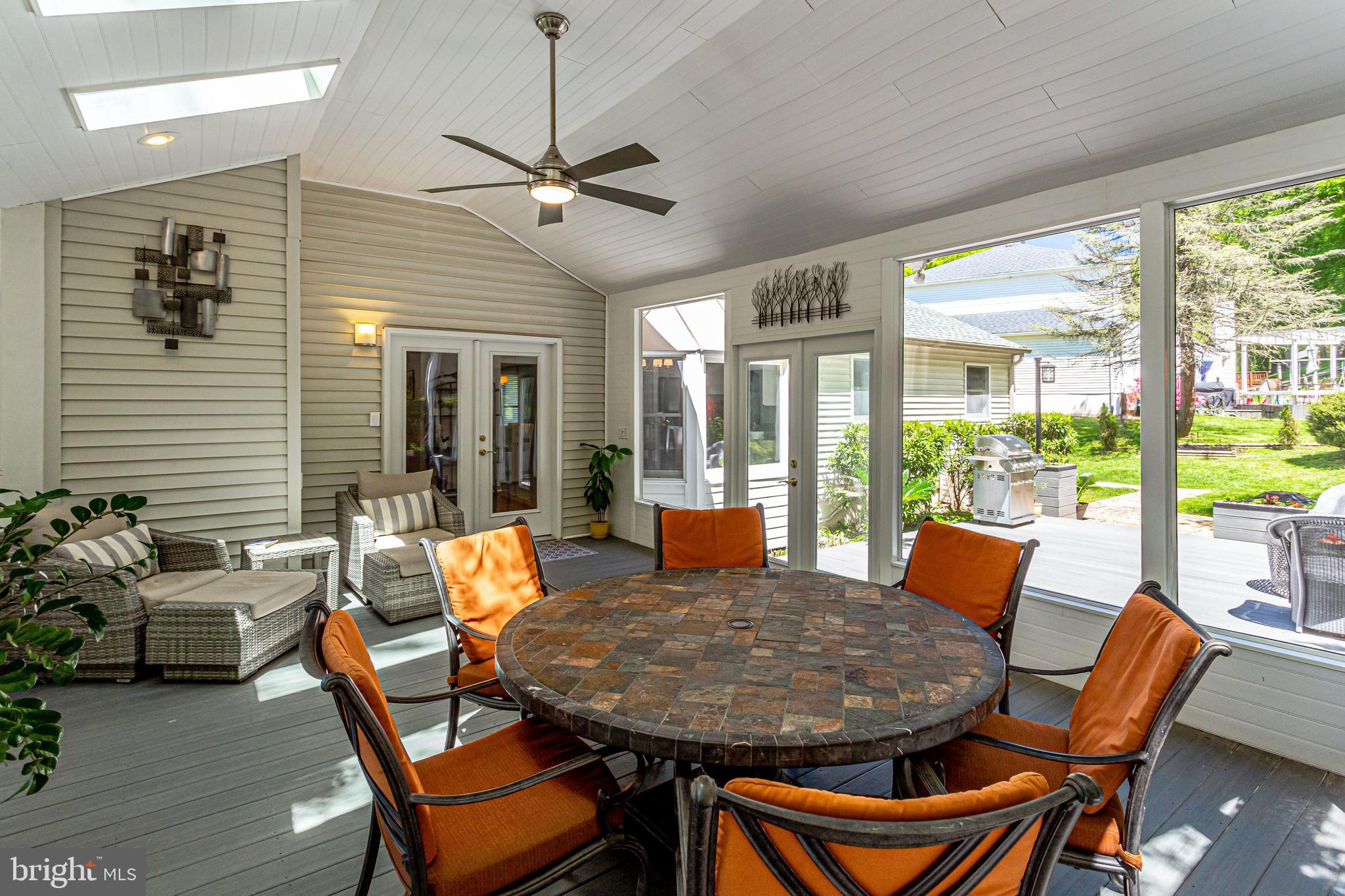 NAPLES MANOR - Residential