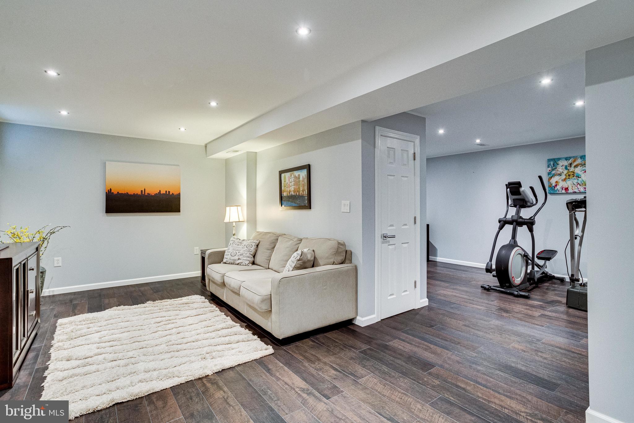 NAPLES MANOR - Residential