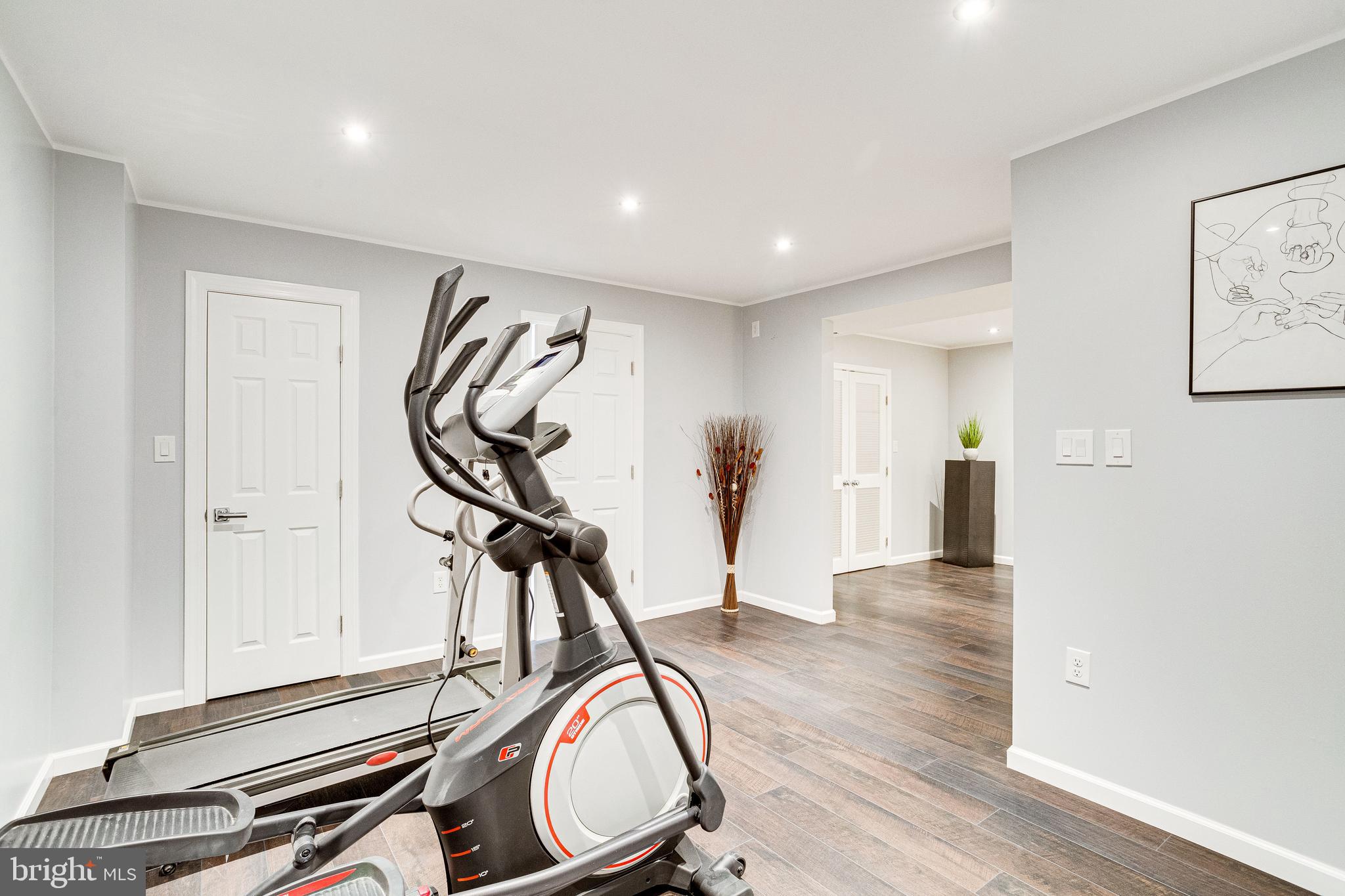 NAPLES MANOR - Residential