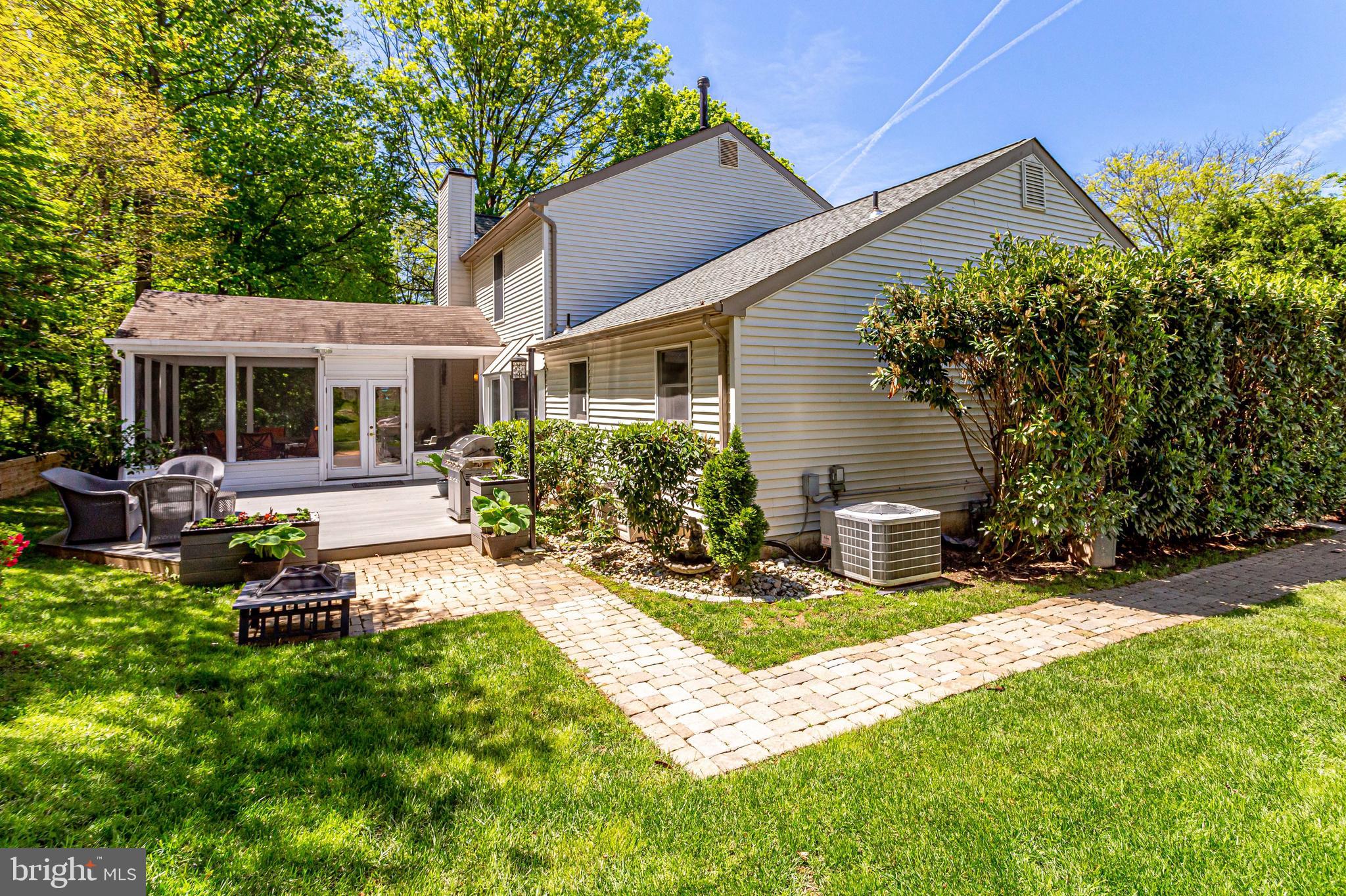 NAPLES MANOR - Residential