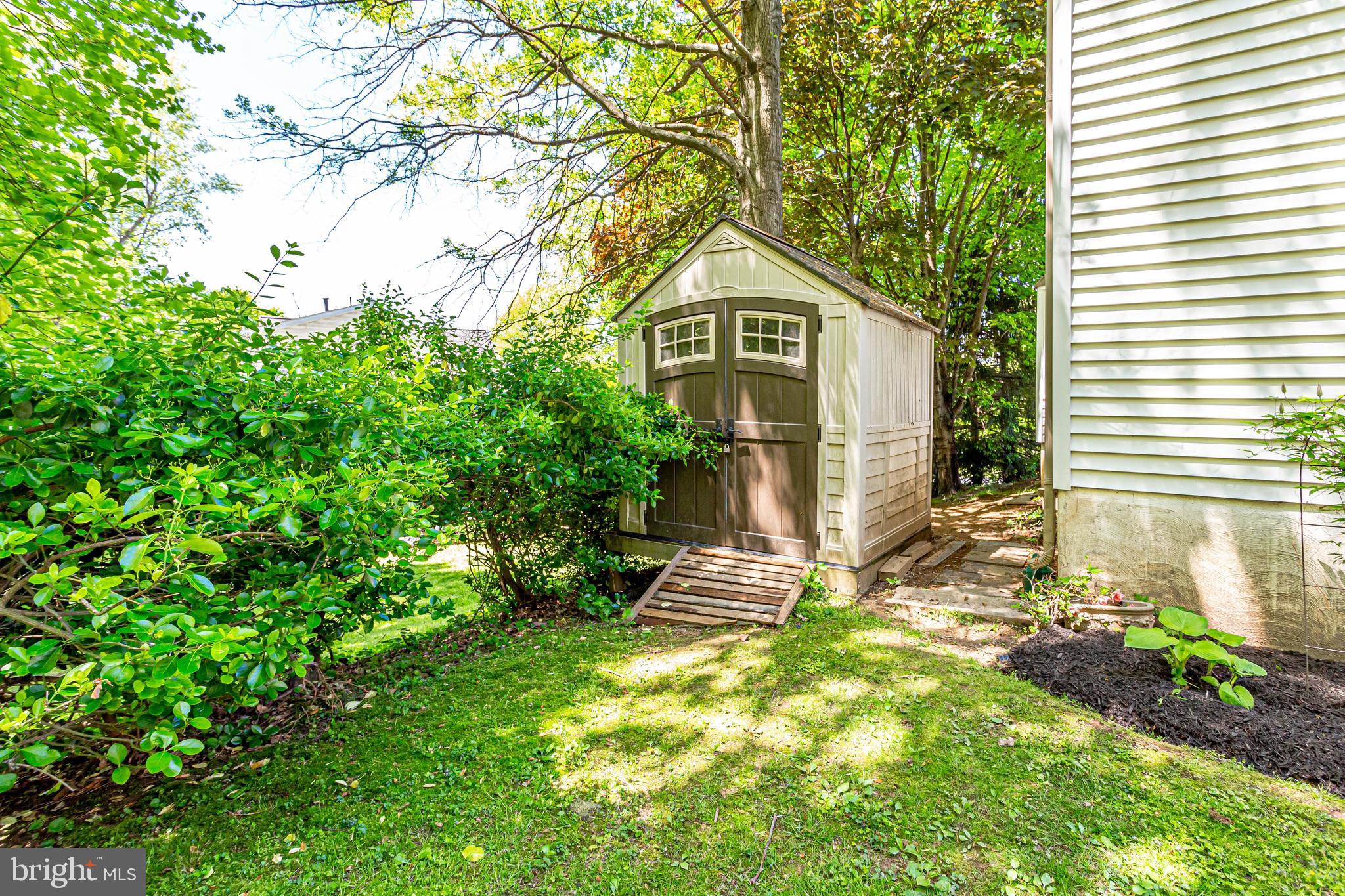 NAPLES MANOR - Residential