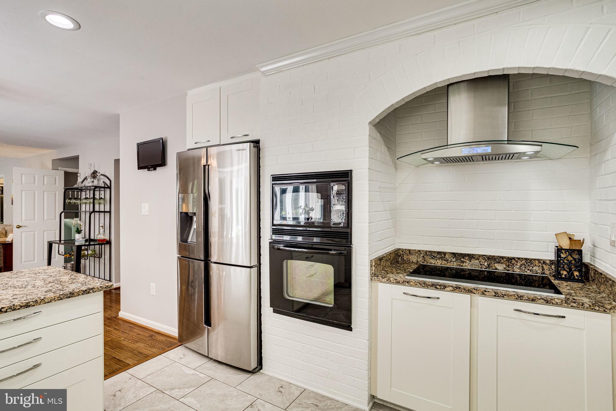 NAPLES MANOR - Residential