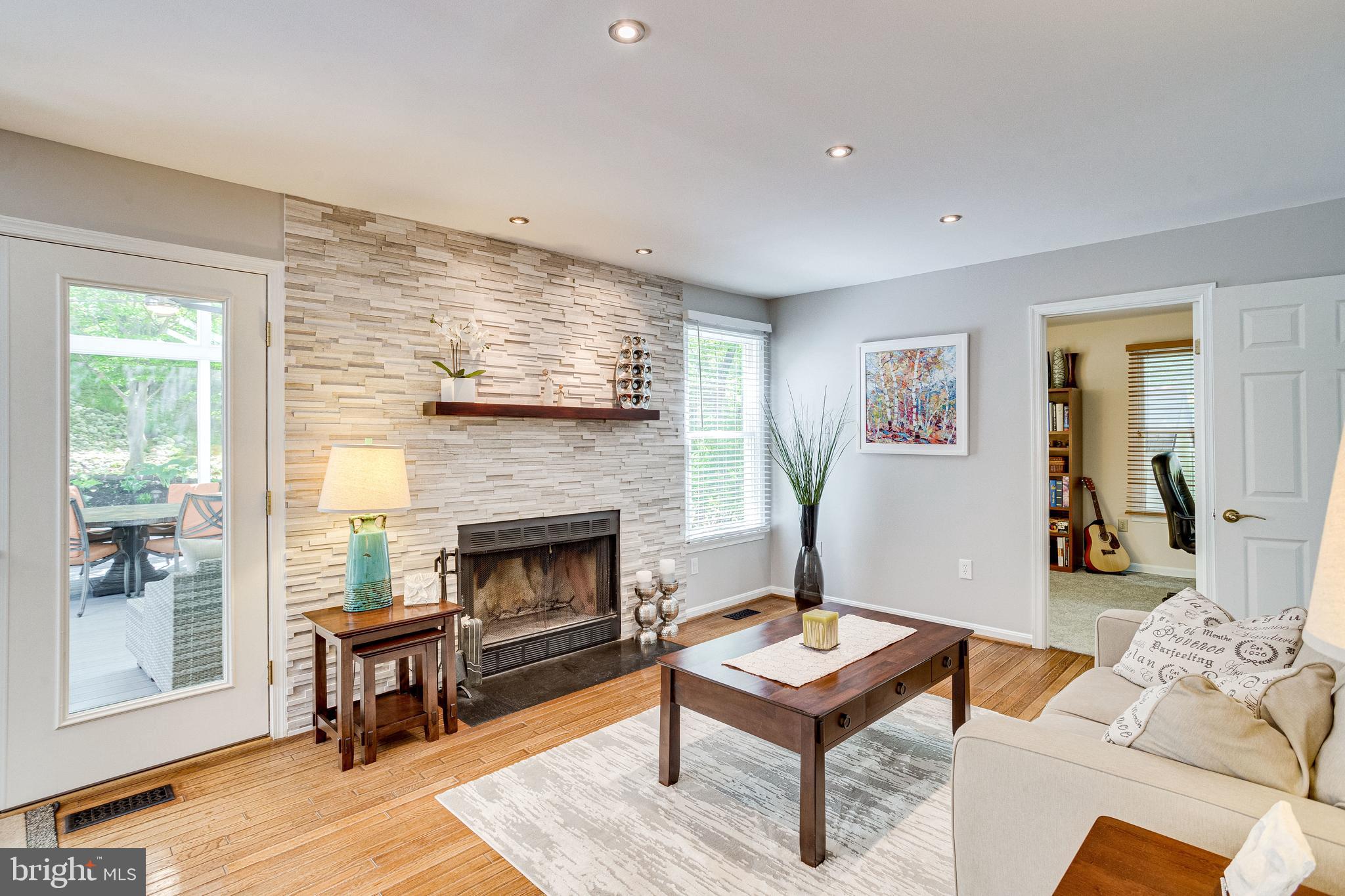 NAPLES MANOR - Residential