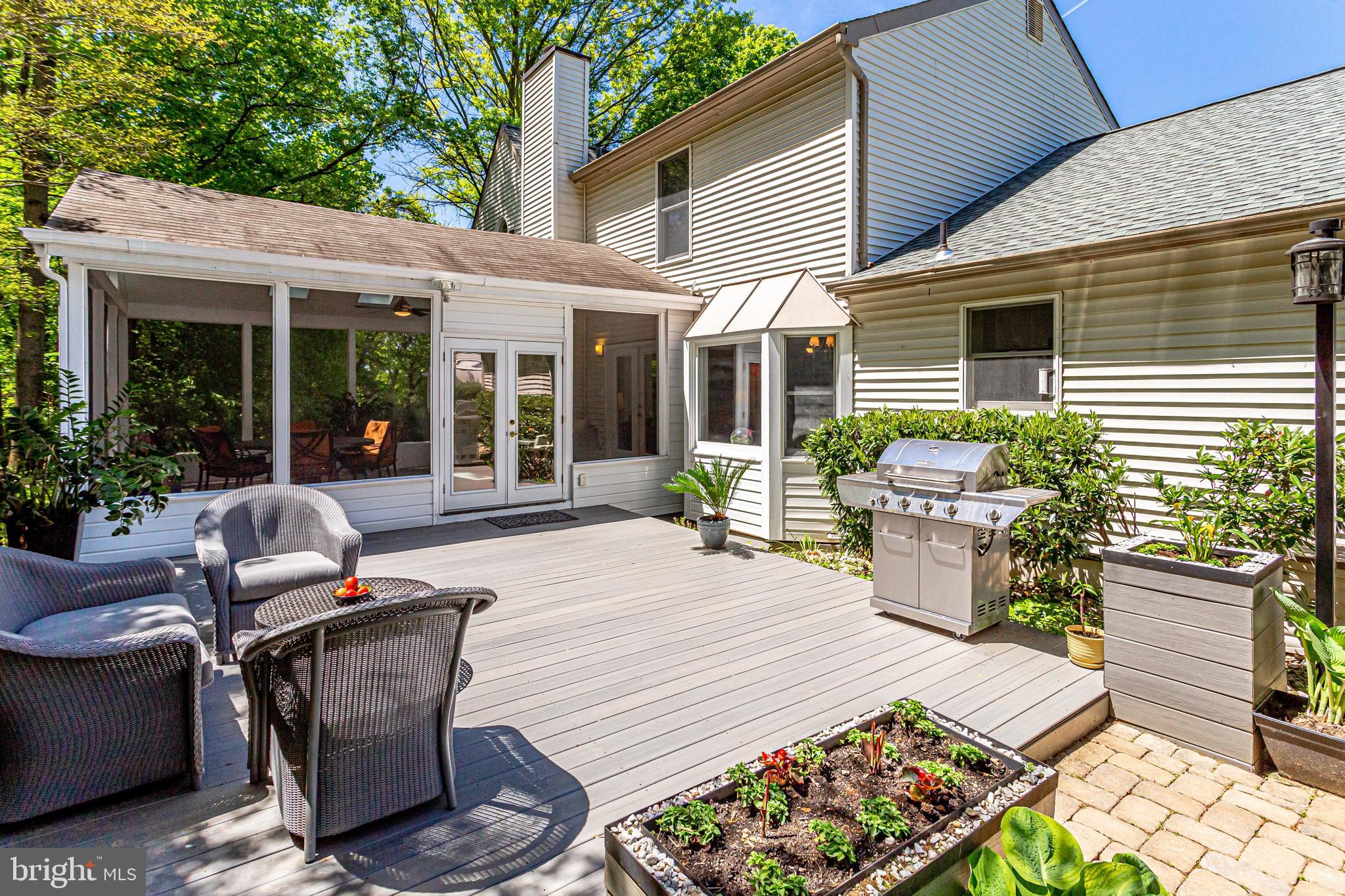 NAPLES MANOR - Residential