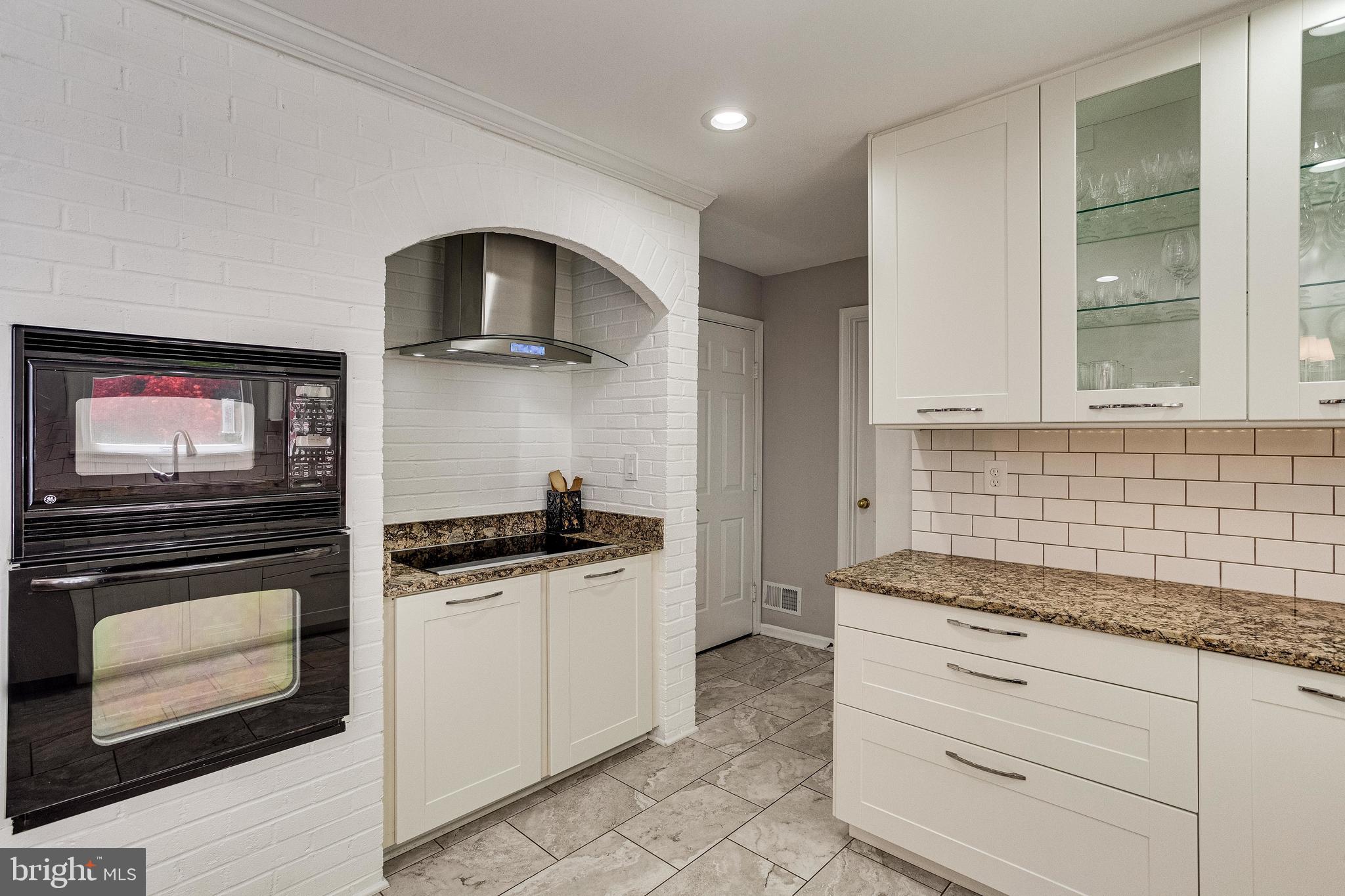 NAPLES MANOR - Residential